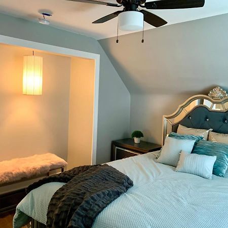 The Oakwood Cottage- With Private Yard & Parking, Minutes From Falls & Casino By Niagara Hospitality Ниагара-Фолс Экстерьер фото
